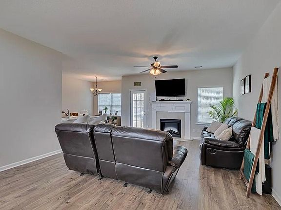 5th image of 1015 Sweetbay Ct