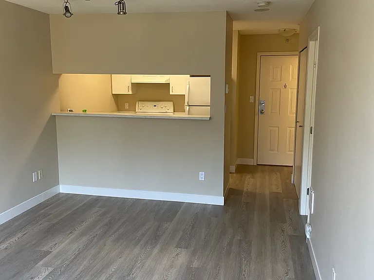 3528 Vanness Ave — Photo 51