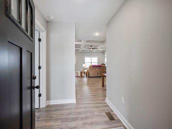 4th image of 1133 Mission Dr