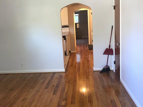 4th image of 2741 Losantiville Ave APT 2