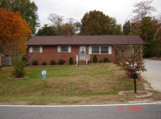 132 S Greenbriar Rd, Statesville, NC 28625