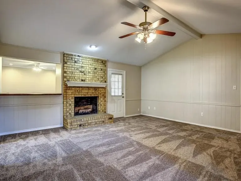 102 Teakwood Dr — Photo 3