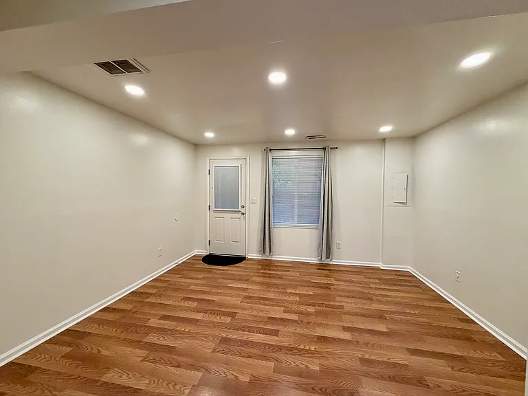 9604 Vinca Cir #E — Photo 25