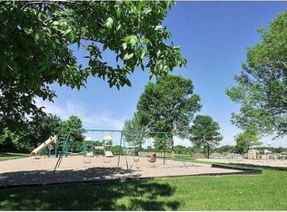 8712 Flamingo Dr, Chanhassen, MN 55317