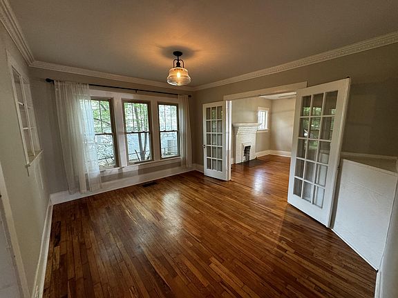 3rd image of 1765 Harle Ave NW