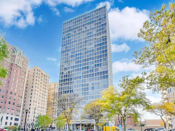 2400 N Lakeview Ave APT 310, Chicago, IL 60614