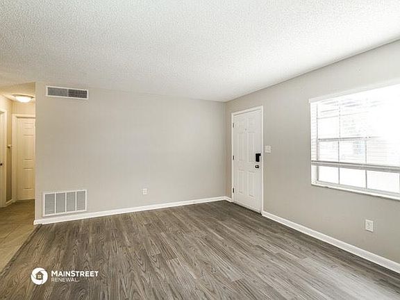 4th image of 208 Padgett Pl N