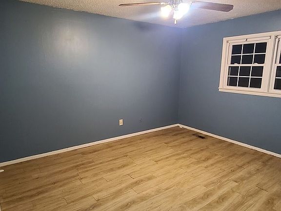 3rd image of 213 Woodcrest Cir APT E