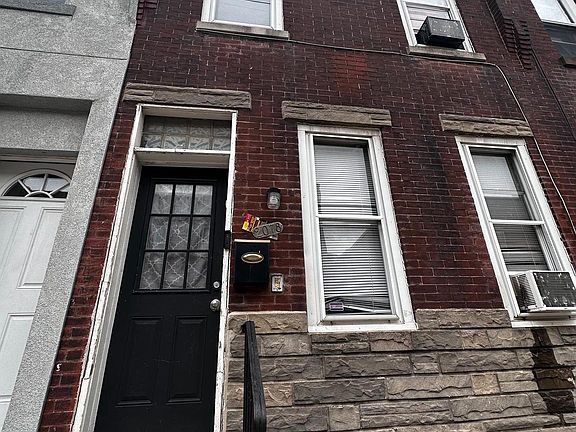 4th image of 2078 E Monmouth St