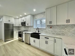 21-34 33rd St, Astoria, NY 11105