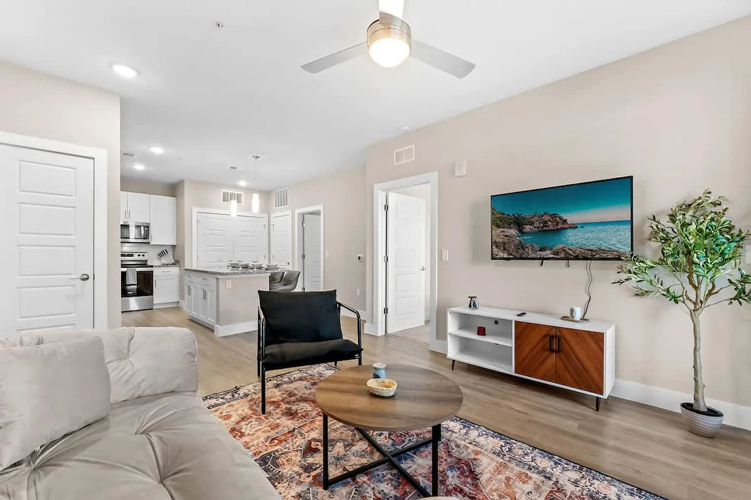1 bed, 1.0 bath, $3,417 — Photo 1