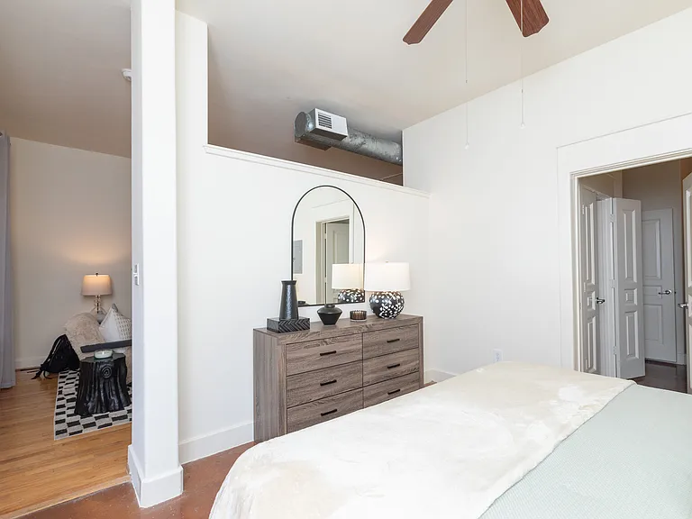 Sabine Street Lofts — Photo 32