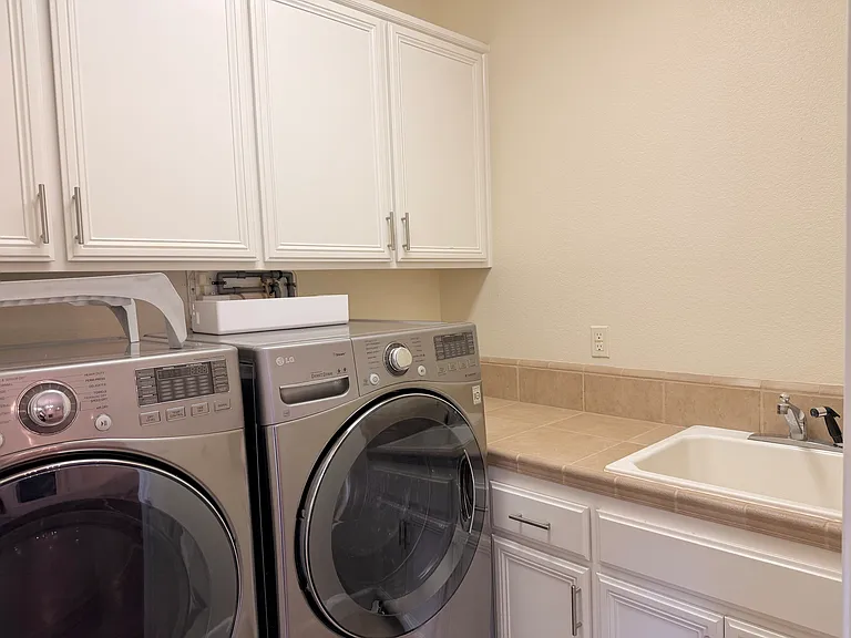 6150 Lockridge Dr — Photo 8