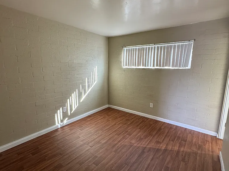 Bellevue Manor — Photo 11