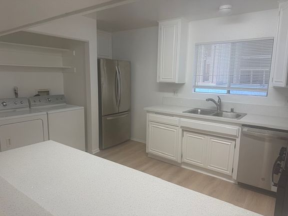 5th image of 17178 Chatsworth St #4