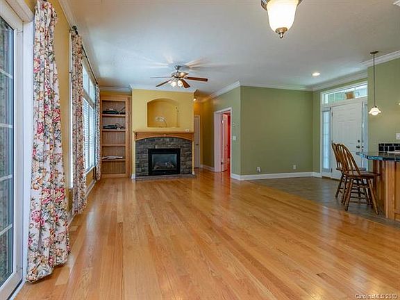 5th image of 29 McMillan Dr