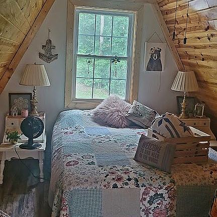 Upper loft back bedroom
