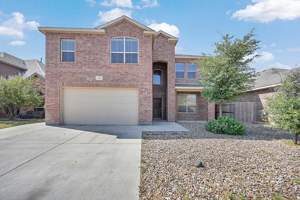 4 bed, 2.5 bath, 2829 sqft, $2,800 — Photo 1