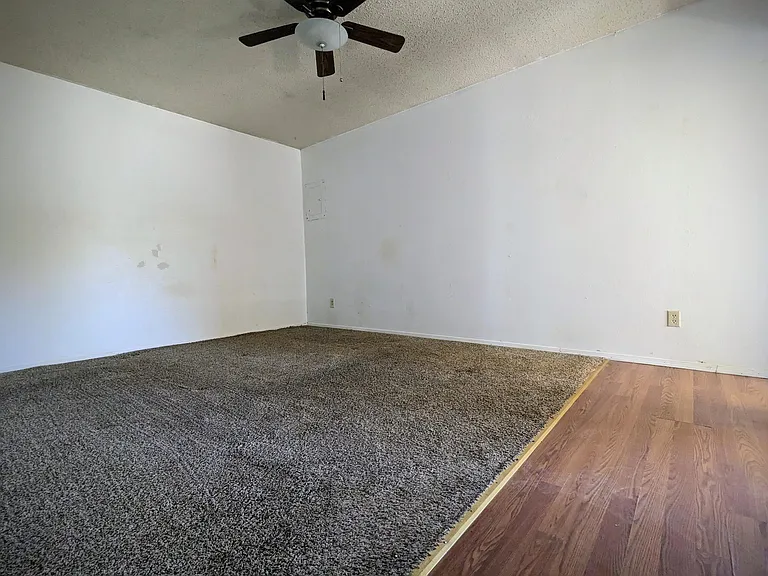 300 W Mescalero Rd #D — Photo 4