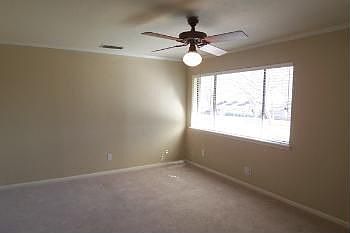 5th image of 206 Pin Oak Dr