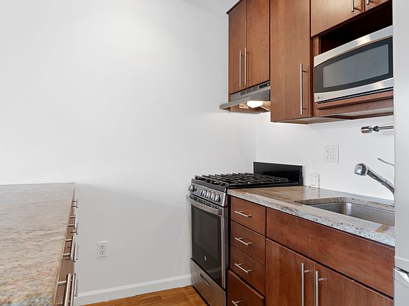 3rd image of 416 E 117th St APT 4B