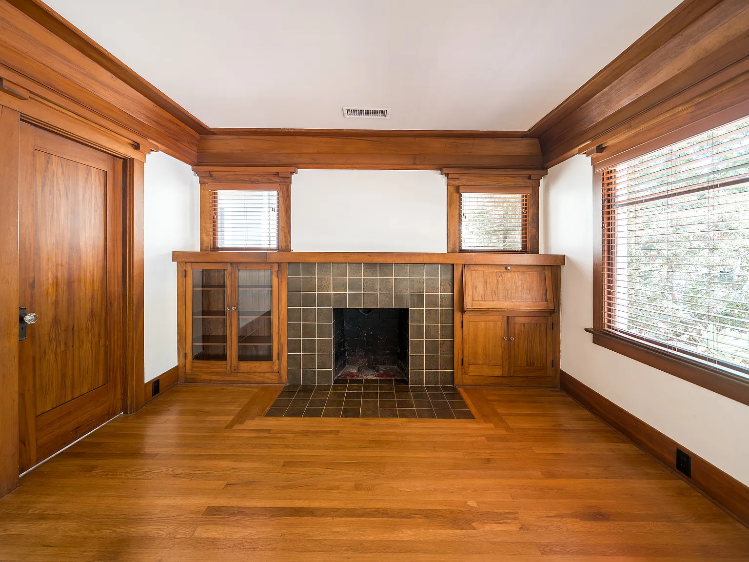 3 bed, 1400 sqft, $6,100 — Photo 2