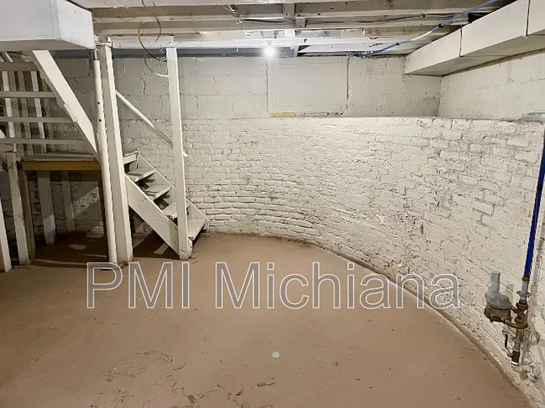 1226 E Madison St — Photo 1