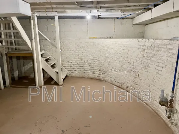 1226 E Madison St, South Bend, IN 46617