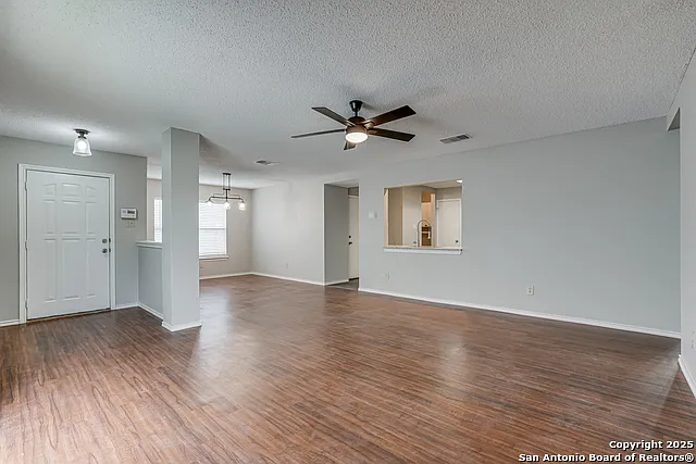 3 bed, 2.0 bath, 1386 sqft, $1,645 — Photo 4