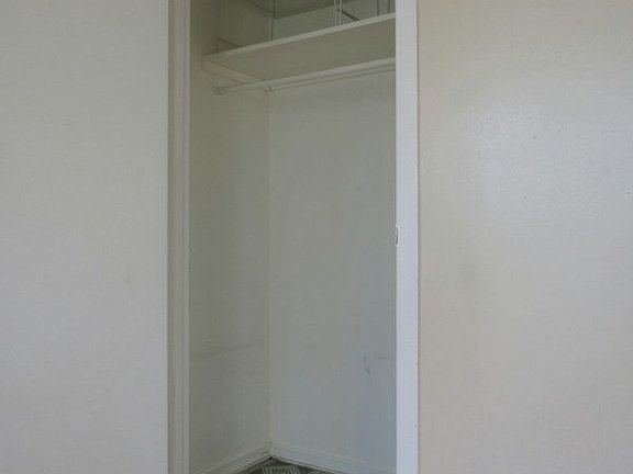 3rd image of 31 Park Ter W APT D11