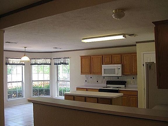 5th image of 6012 Twin Maple Dr