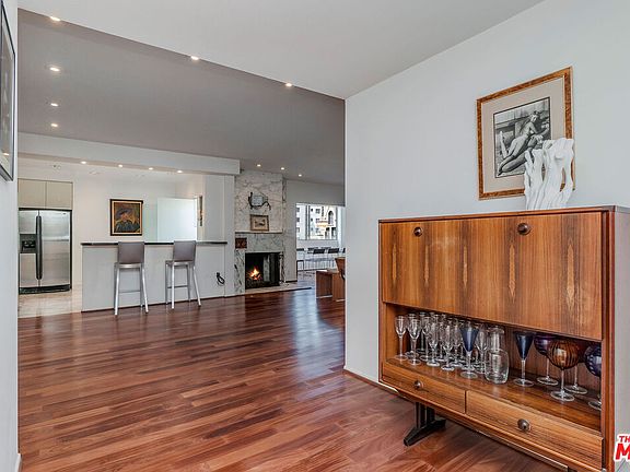 2nd image of 531 N Rossmore Ave #Penthouse A