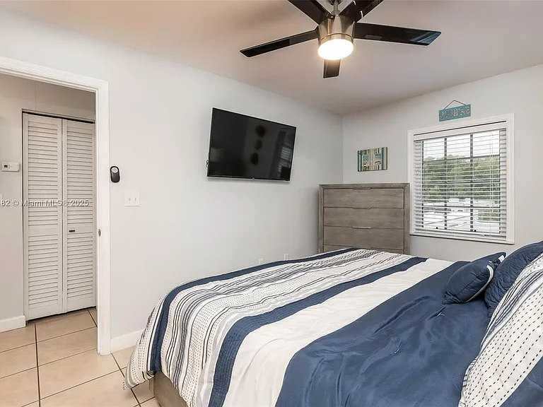 325 Calusa St — Photo 27