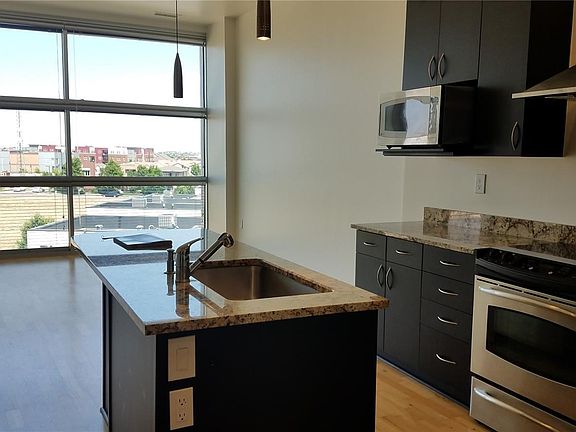 4th image of 2958 N Syracuse St Unit 402