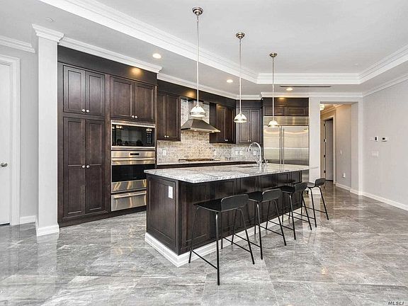 5th image of 1000 Royal Ct