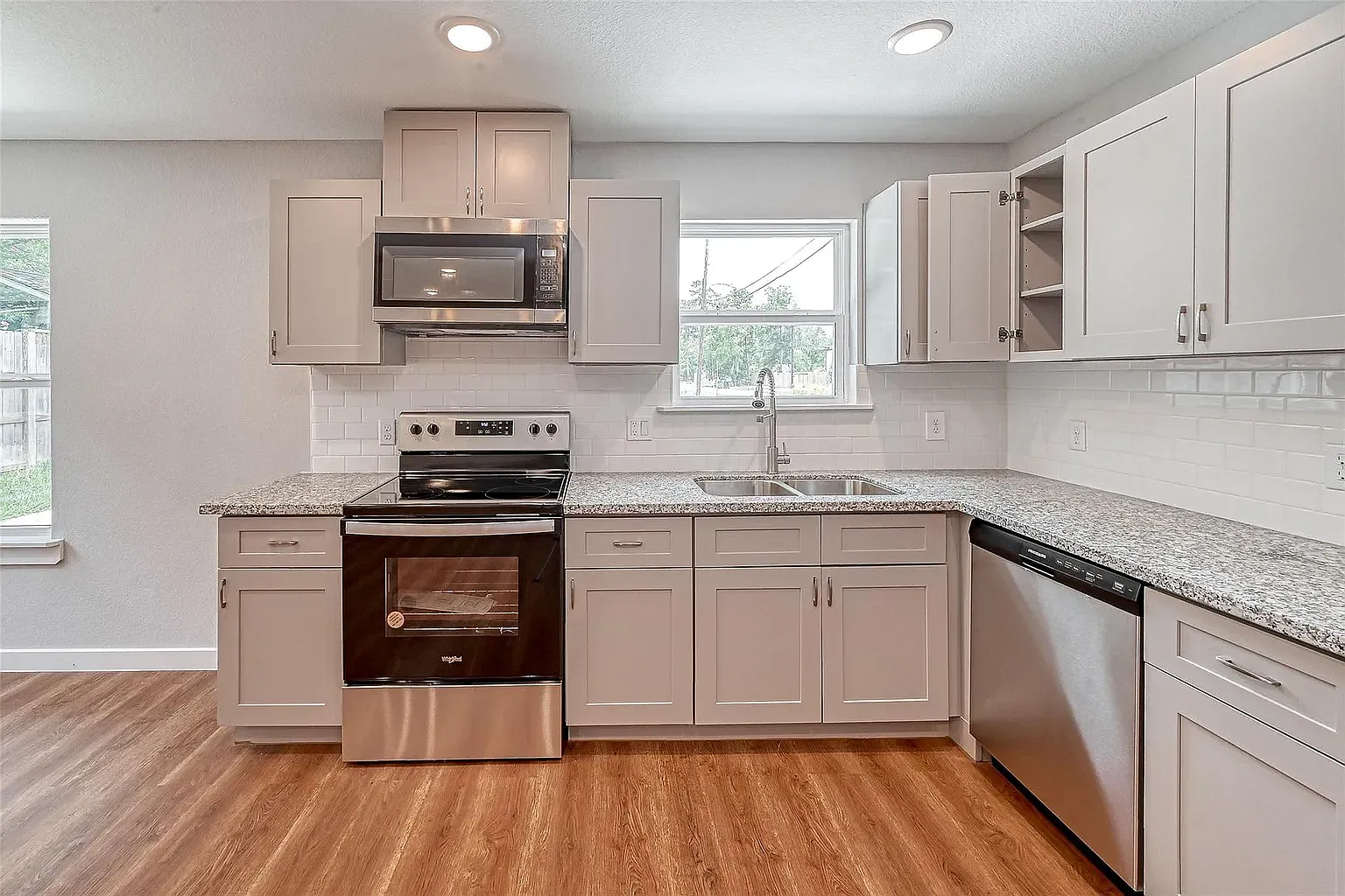 3 bed, 2444 sqft, $1,650 — Photo 2