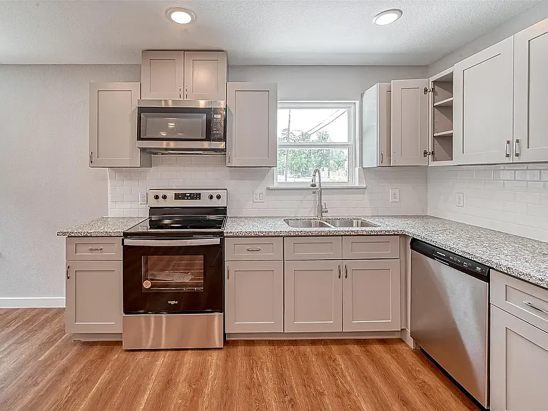 8125 Eastover St #B — Photo 2