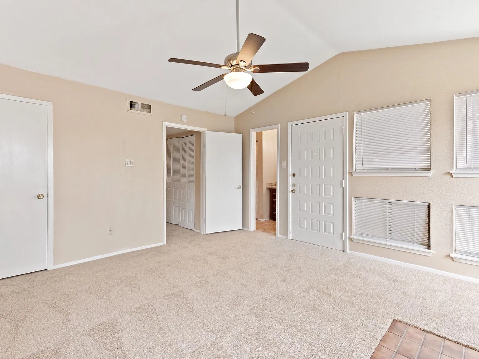 2 bed, 2.5 bath, 1542 sqft, $1,300 — Photo 4