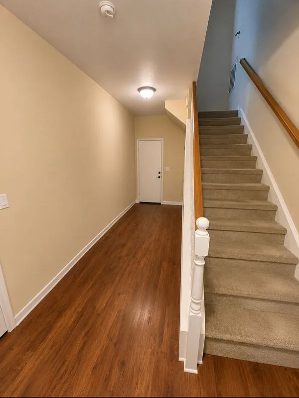 2 bed, 2.0 bath, 1348 sqft, $3,300 — Photo 2