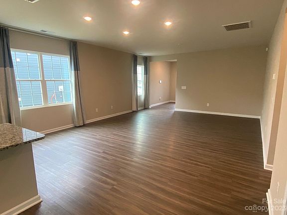 4th image of 2238 Trollinger Dr #15