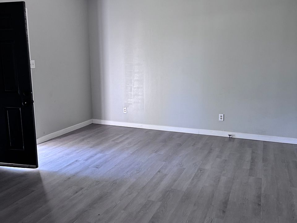 1st image of 106 E Park Ln #108
