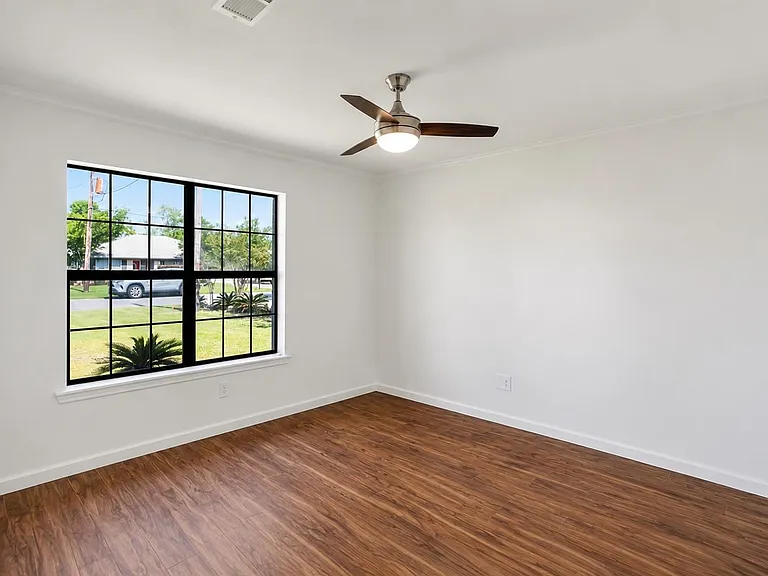 4039 W Walton St — Photo 8