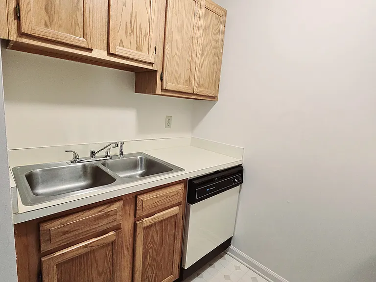 1 Bedroom Upstairs Kitchen