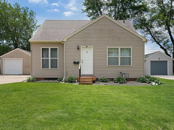 221 E Park St, Owatonna, MN 55060