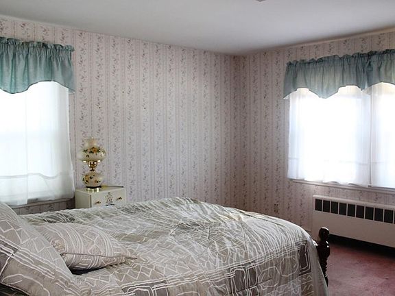3rd image of 114 Birchtree Dr