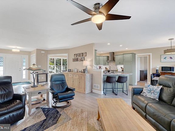 4th image of 657 Campbell Rd