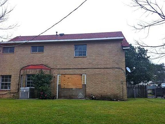 2nd image of 2711 Holiday Dr