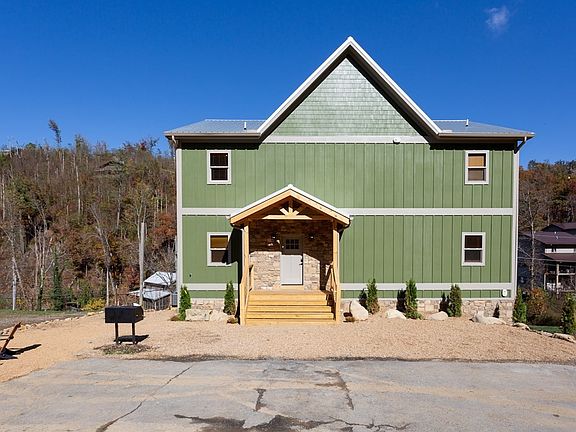 3rd image of 340 Roaring Fork Rd