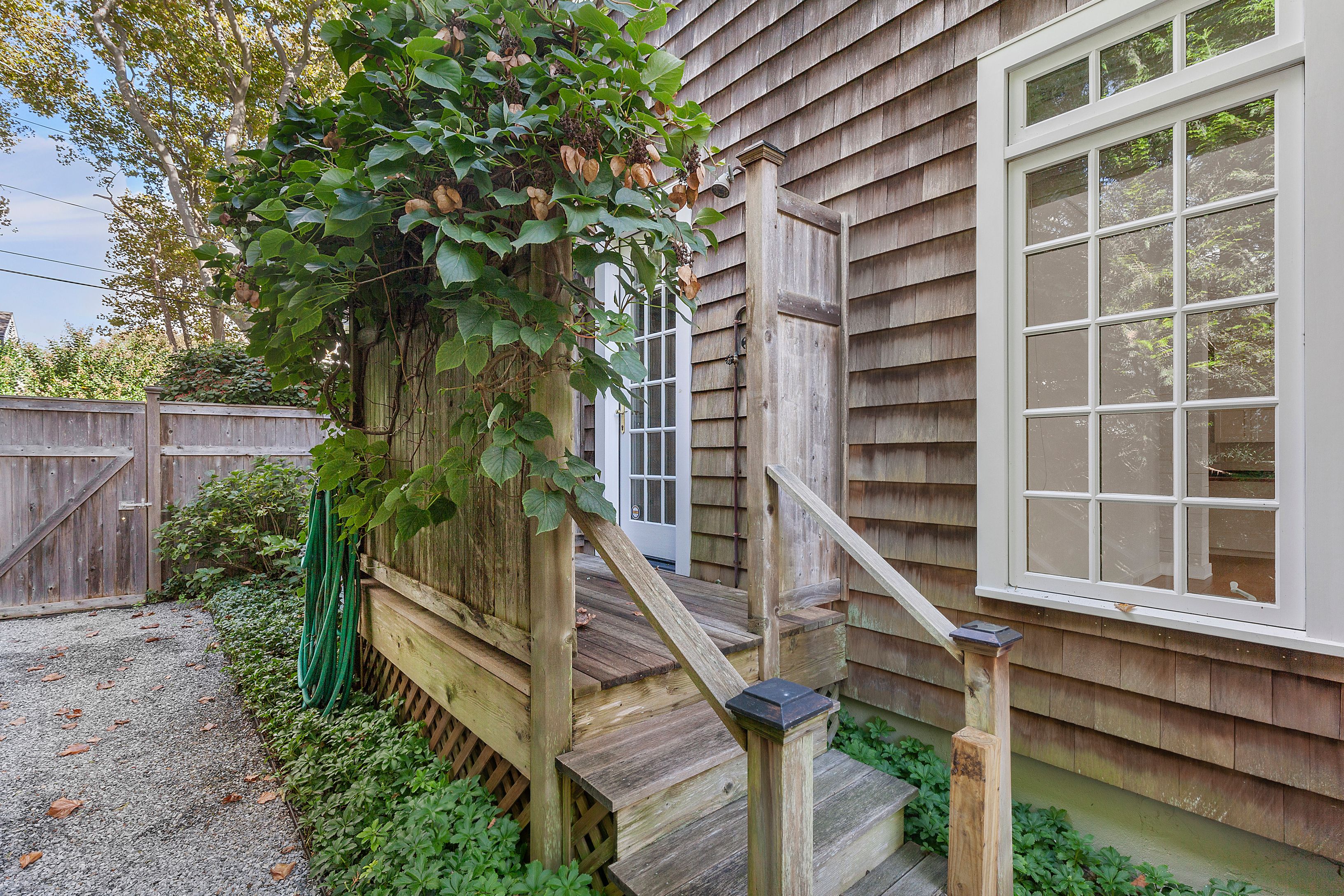 39 Talmage Ln, East Hampton, NY 11937 Out East