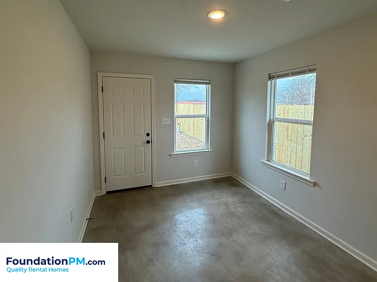 2506 E Tyler Ave — Photo 13